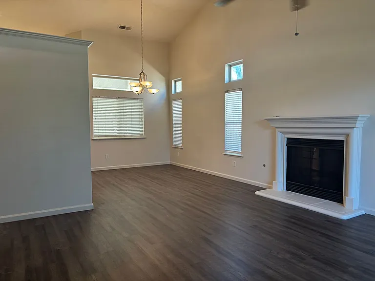 2941 E Decatur Ave — Photo 2