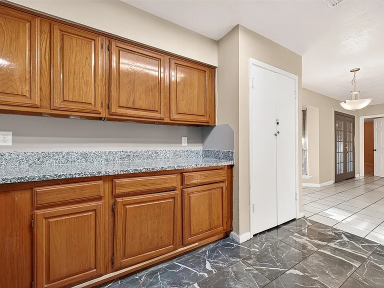 7422 Cortes Dr — Photo 20