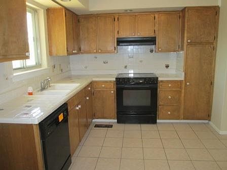 3rd image of 9215 Ramblewood Dr