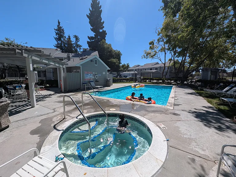 1573 Thornbriar Dr — Photo 16