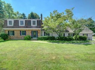 3 Cross Brook Dr, Tewksbury Township, NJ 07830