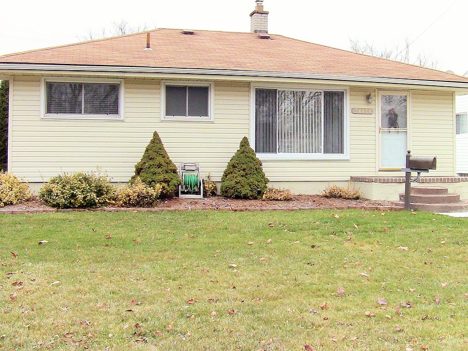 1st image of 28820 Balmoral St