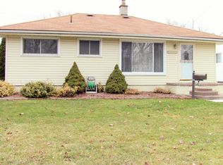 28820 Balmoral St, Garden City, MI 48135