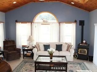 8 Heather Hills Dr, Oak Ridge, NJ 07438