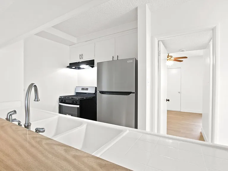 241 E Fremont Square — Photo 11