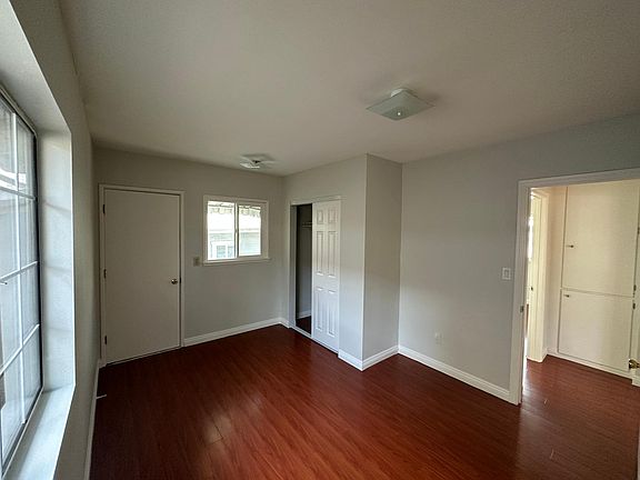 3rd image of 517 N Orange Ave