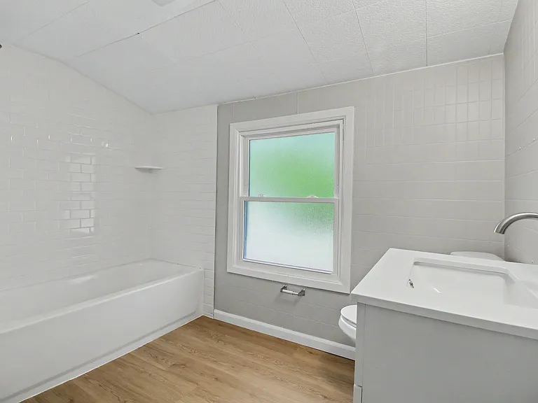 3984 Gloria St — Photo 11