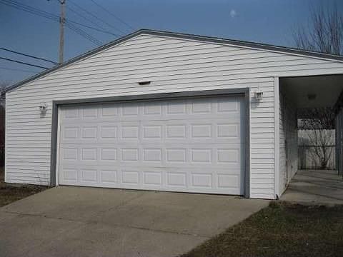 2nd image of 132 Earlmoor Blvd