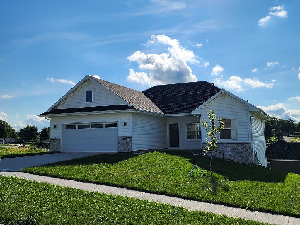 1901 Camblin Dr - Property Image