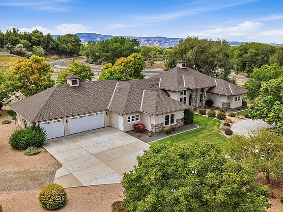 2nd image of 995 Crown Ct