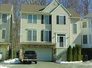 157 Arrowgate Dr, Randolph, NJ