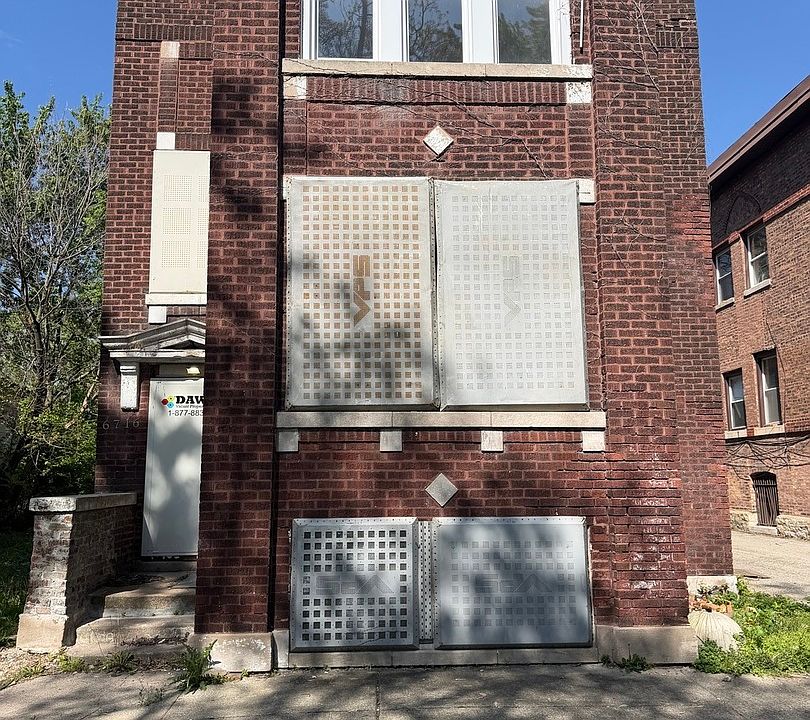 1st image of 6716 S May St