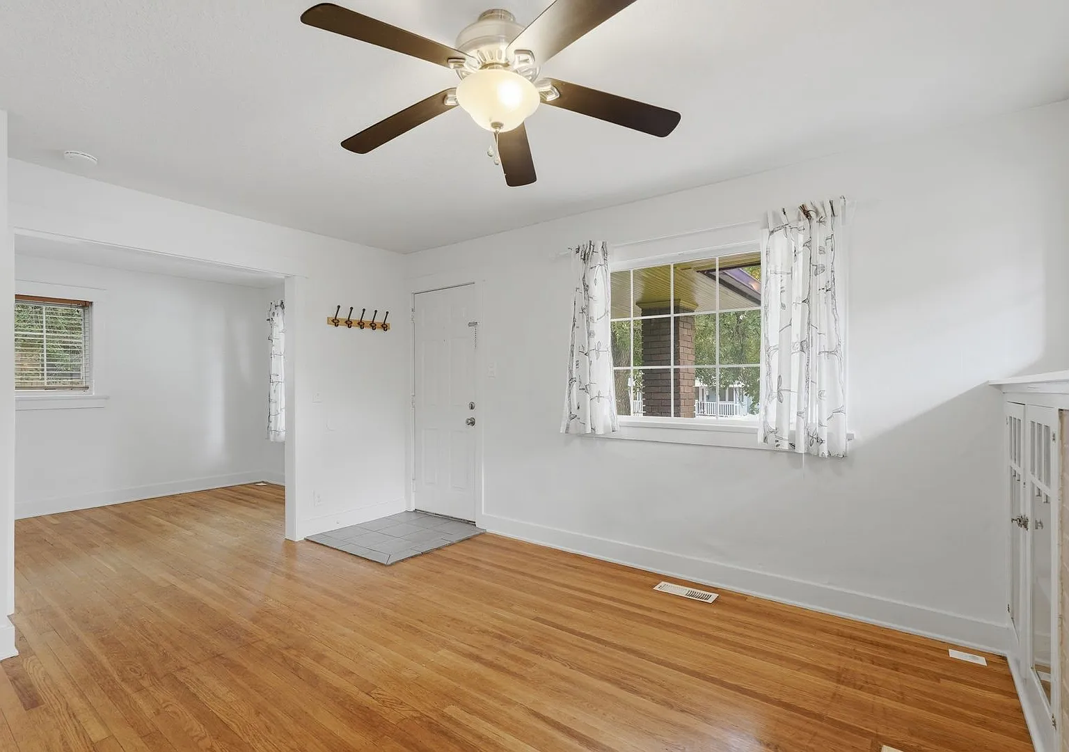 South Salt Lake 3 Bedroom Home — Photo 3