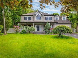 10 Aspen Cir, Saint James, NY 11780
