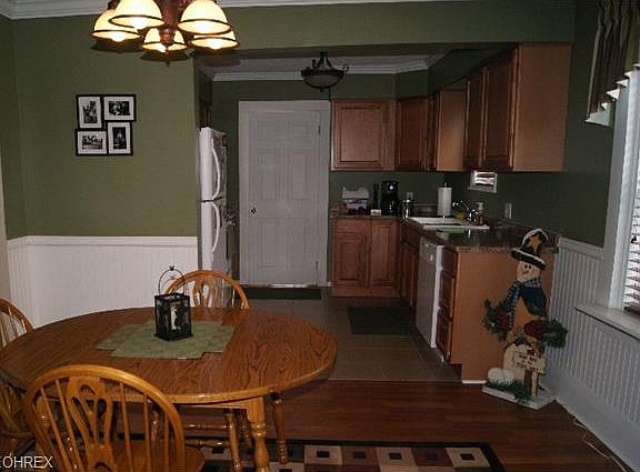 5th image of 435 Norton Ave
