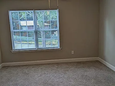 3 bed, 1800 sqft, $2,050 — Photo 3