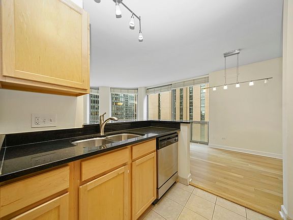 4th image of 222 N Columbus Dr APT 1603
