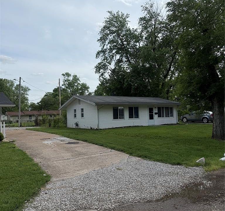 1st image of 3 W Adams Dr