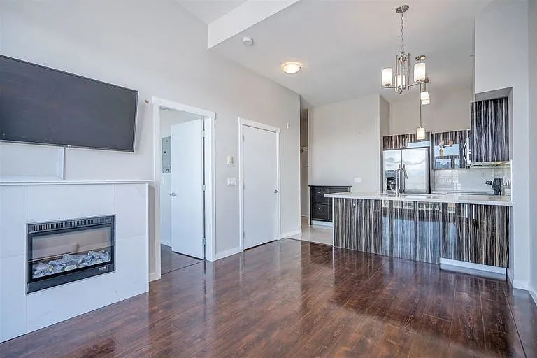 1 bed, 1.0 bath, 555 sqft, $1,900 — Photo 4