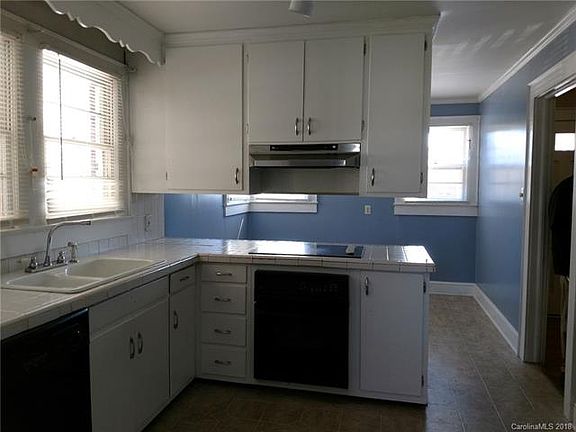 5th image of 210 Craver Ave