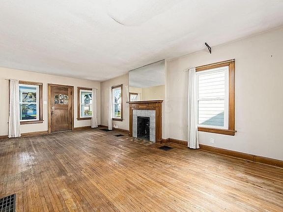 4th image of 628 Binns Blvd