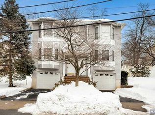 7 Sunset St, Dumont, NJ 07628