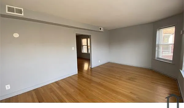 2 bed, 1000 sqft, $1,400 — Photo 3