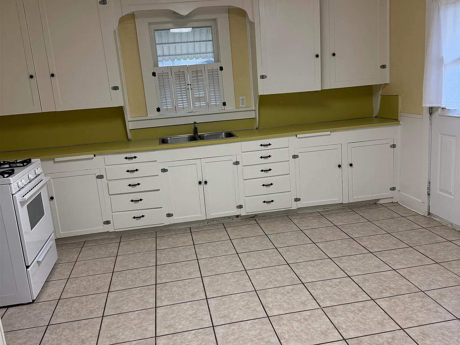 2 bed, 1.5 bath, 1613 sqft, $850 — Photo 3