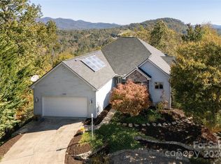 1418 Woodsong Dr, Hendersonville, NC 28791