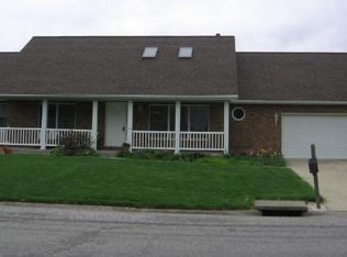 624 W 3rd St, Trenton, IL