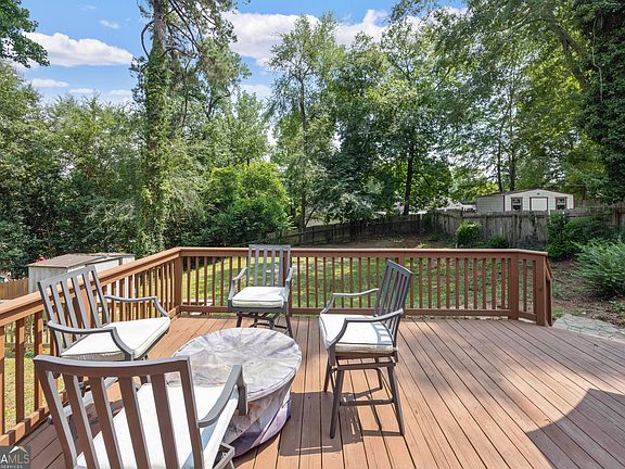 2nd image of 3838 Lyn Dr