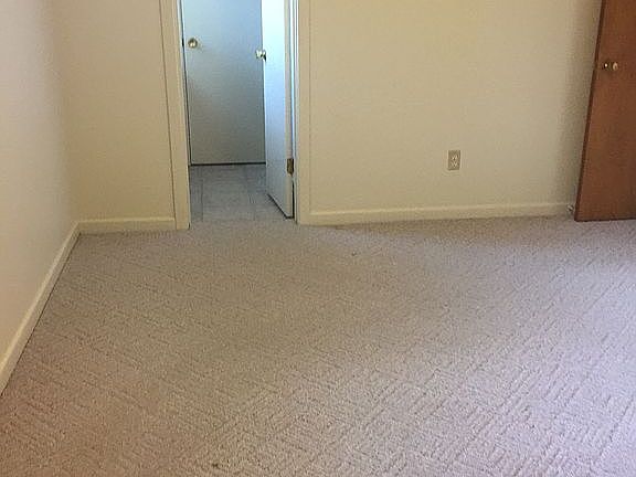 4th image of 43 Holly Ln