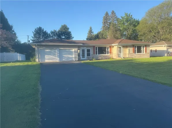 7 Greenbriar Dr, Rochester, NY 14624