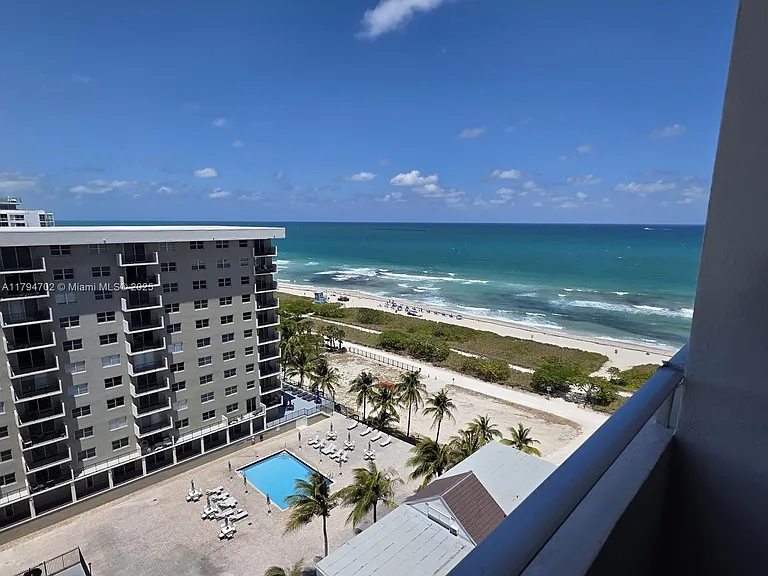 9225 Collins Ave #1409 — Photo 31