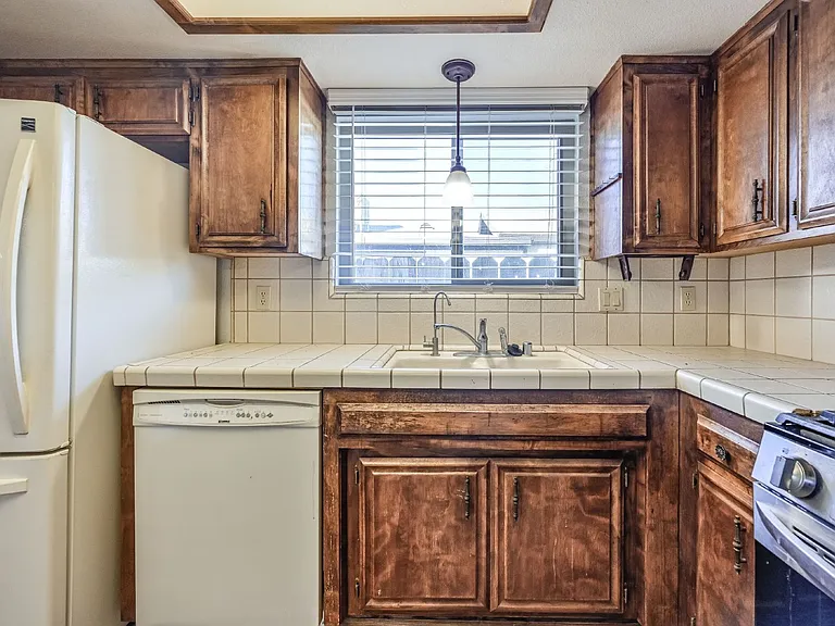 405 Fountain St — Photo 11