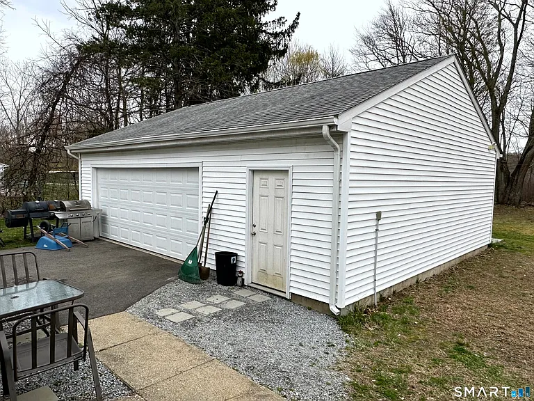 320 Halls Hill Rd — Photo 8