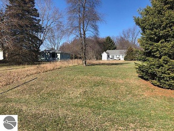 2nd image of 1012 Essex Dr