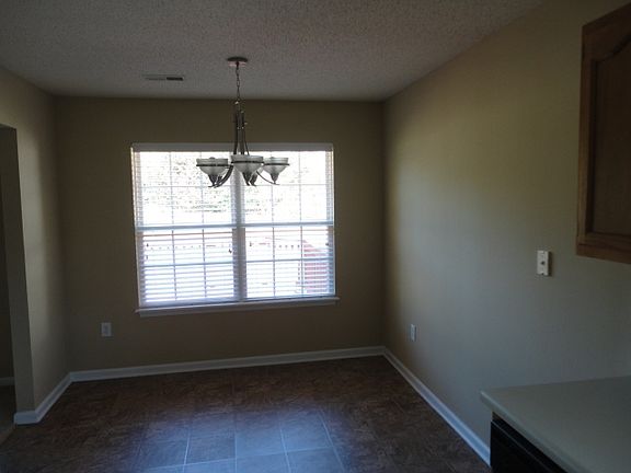 5th image of 585 Blythewood Ct