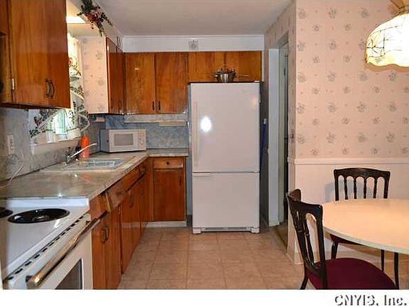 2nd image of 208 Kimberly Dr E