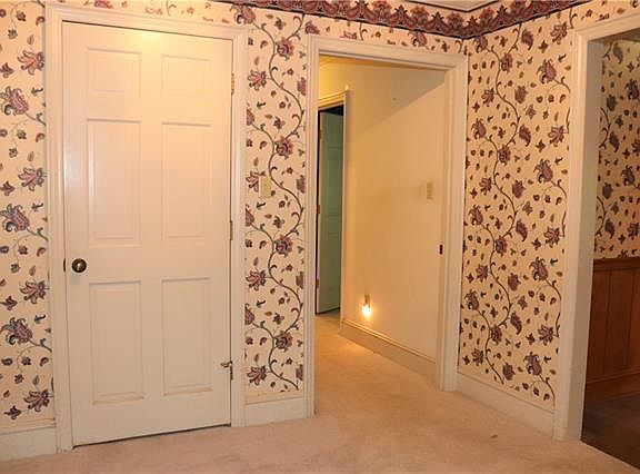 5th image of 1681 Knolls Dr
