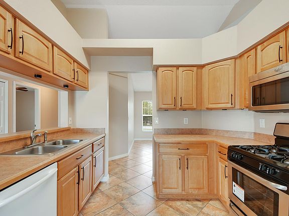3rd image of 12102 Woodglen Cir