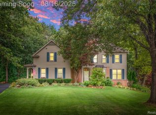 7085 Hickory Hollow Cir, Clarkston, MI 48348