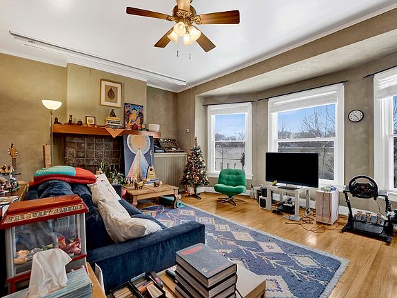 3rd image of 309 Chicago Ave