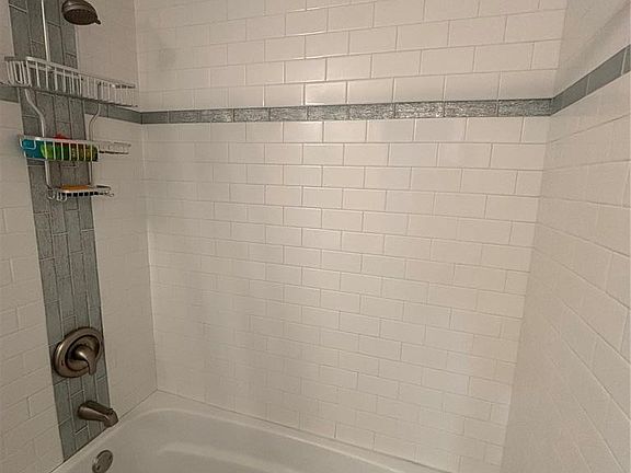 4th image of 317 Palisades Ct