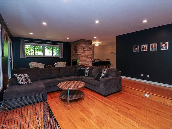 4th image of 8729 Hilltop Dr
