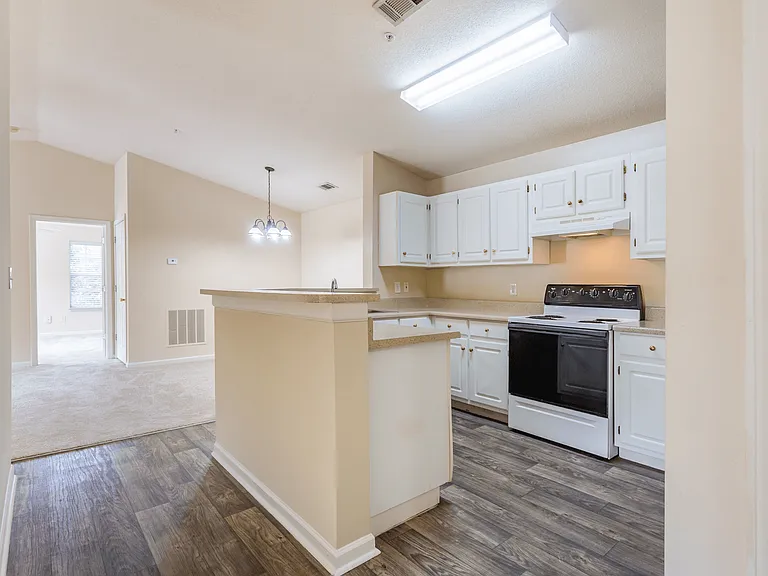 The Retreat at Grande Lake Apartments — Photo 25