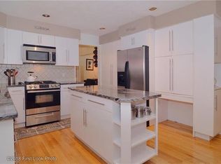 81 4th Ave, East Greenwich, RI 02818