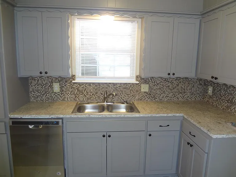 309 Rosewood Dr — Photo 4