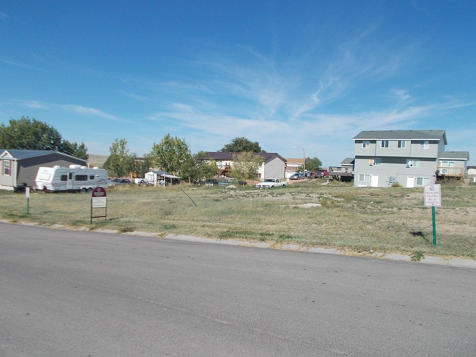 2nd image of 304 Willow Creek Dr