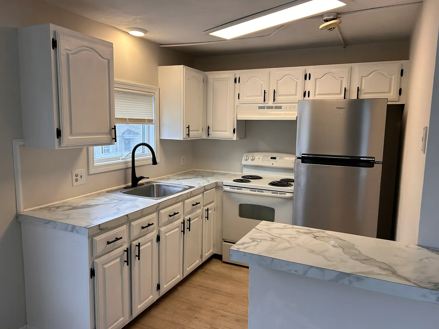 2 bed, 1200 sqft, $1,950 — Photo 2